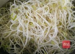 凉拌绿豆芽的做法图解3