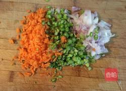 五彩蔬菜豆渣饼的做法图解2