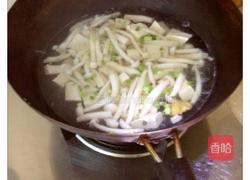海鲜菇豆腐汤的做法图解4
