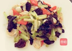 香芹百合炒木耳的做法图解6