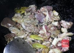 紫苏焖鸭肉的做法图解3