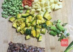 土豆臘腸燜飯的做法圖解1