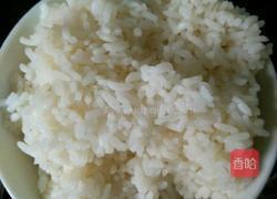 牛肉炒饭的做法图解1