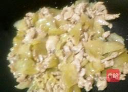 咸菜炒瘦肉的做法图解3