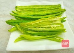 青椒煎苦瓜的做法图解2
