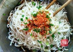 葱香拌面的做法图解6