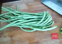 豆角炒蛋的做法图解1