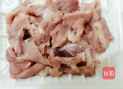 酸菜瘦肉炒豆干的做法图解2