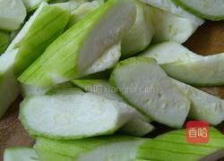 丝瓜肉片汤的做法图解1