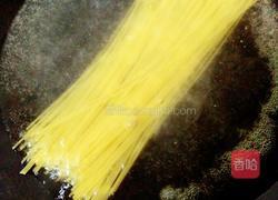 烟肉炒意面的做法图解4