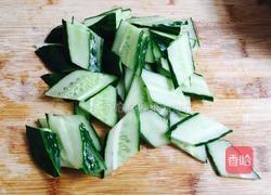 黄瓜炒蛋的做法图解2