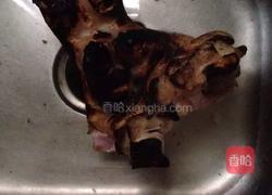 花生焖猪蹄的做法图解1