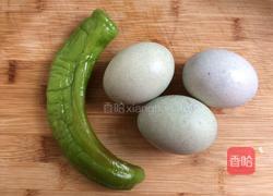 尖椒皮蛋的做法图解1