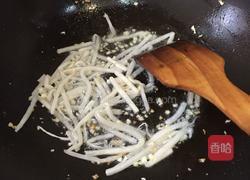 酸笋炒红薯叶的做法图解6