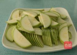 西葫芦炒肉片的做法图解1