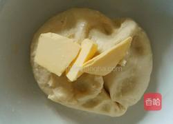 葡萄干花朵面包的做法图解3