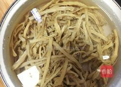 笋干炖腊肉的做法图解1