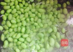 清炒毛豆西红柿的做法图解2