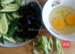 黄瓜木耳炒鸡蛋的做法图解1