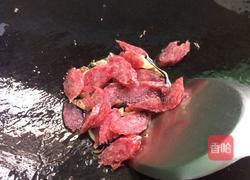 腊肠炒芽菜的做法图解4