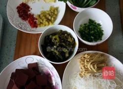 酸辣鸭血粉丝汤的做法图解1