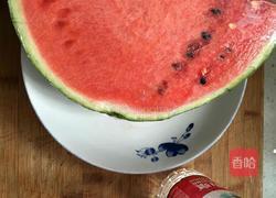 冰镇西瓜汁的做法图解1