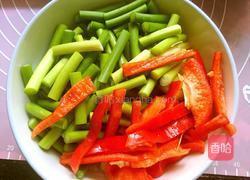 蒜苔炒鸡蛋的做法图解1