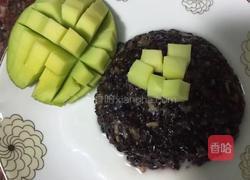 芒果椰汁糯米饭的做法图解1