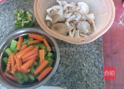 菇香莴笋的做法图解1