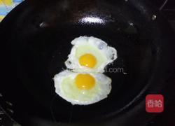 荷包蛋面的做法图解3