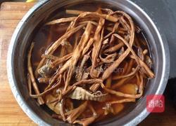 笋干炖腊肉的做法图解2