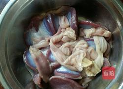 酸豆角辣椒炒鸡肾的做法图解1