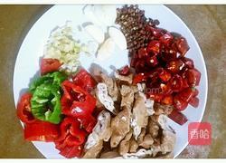 麻花肥肠煲的做法图解2