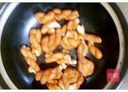麻花肥肠煲的做法图解3