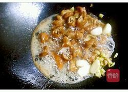 麻花肥肠煲的做法图解6