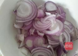 凉拌洋葱的做法图解1