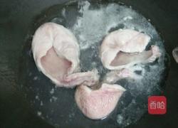 青椒炒猪小肚的做法图解2