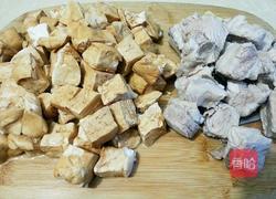 豆腐干烧排骨的做法图解1