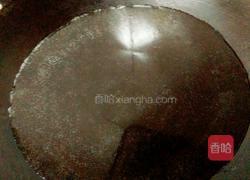 凉拌海蜇皮蛋的做法图解2