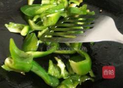 青椒炒目鱼的做法图解4