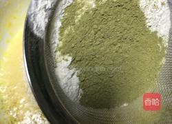 抹茶火龙果戚风卷的做法图解5