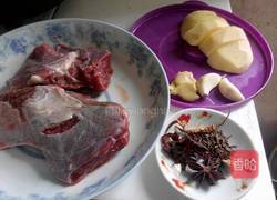 砂锅牛肉炖土豆的做法图解1