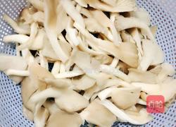 微辣瘦肉炒平菇的做法图解2