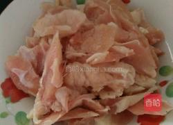 青椒粉皮炒鸡腿肉的做法图解1