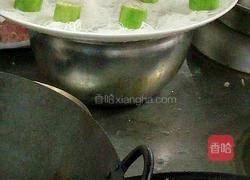 蒜蓉粉丝蒸丝瓜的做法图解2