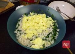 韭菜鸡蛋包子的做法图解5