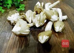 荔枝菌排骨汤的做法图解1