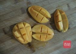 椰汁芒果西米露的做法图解2