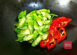 红椒炒秋葵的做法图解6