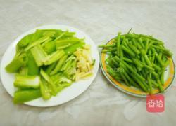 青椒压空心菜杆的做法图解2